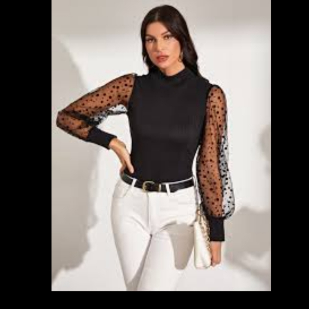 💰3/$30Black detailed lace & pear top - Picture 1 of 5